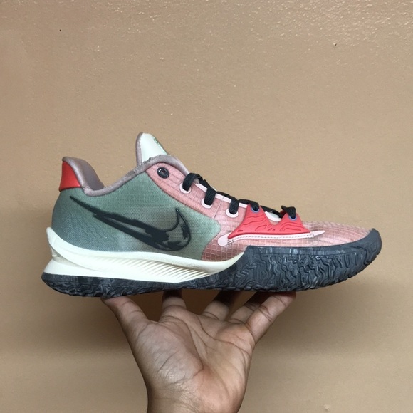 Nike Kyrie 4 Low “Pale Coral” - Picture 13 of 17